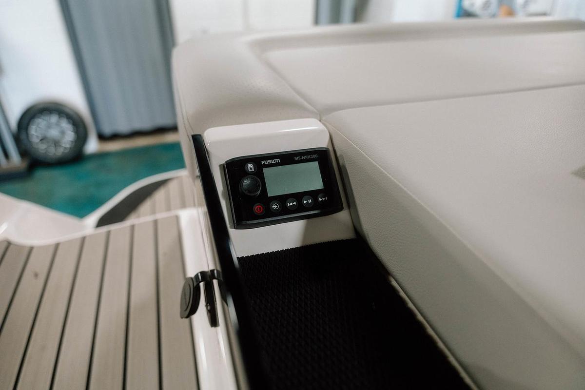 2025 Sea Ray SLX 260 Surf