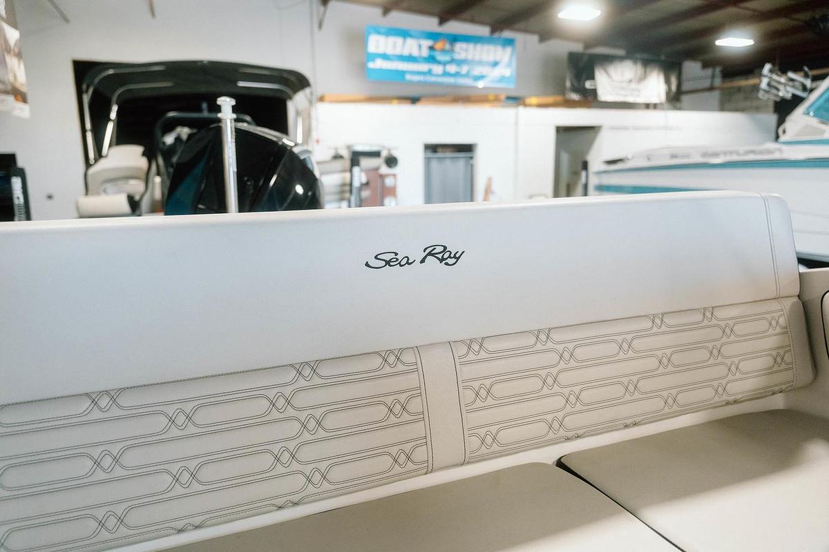 2025 Sea Ray SPX 210 OB