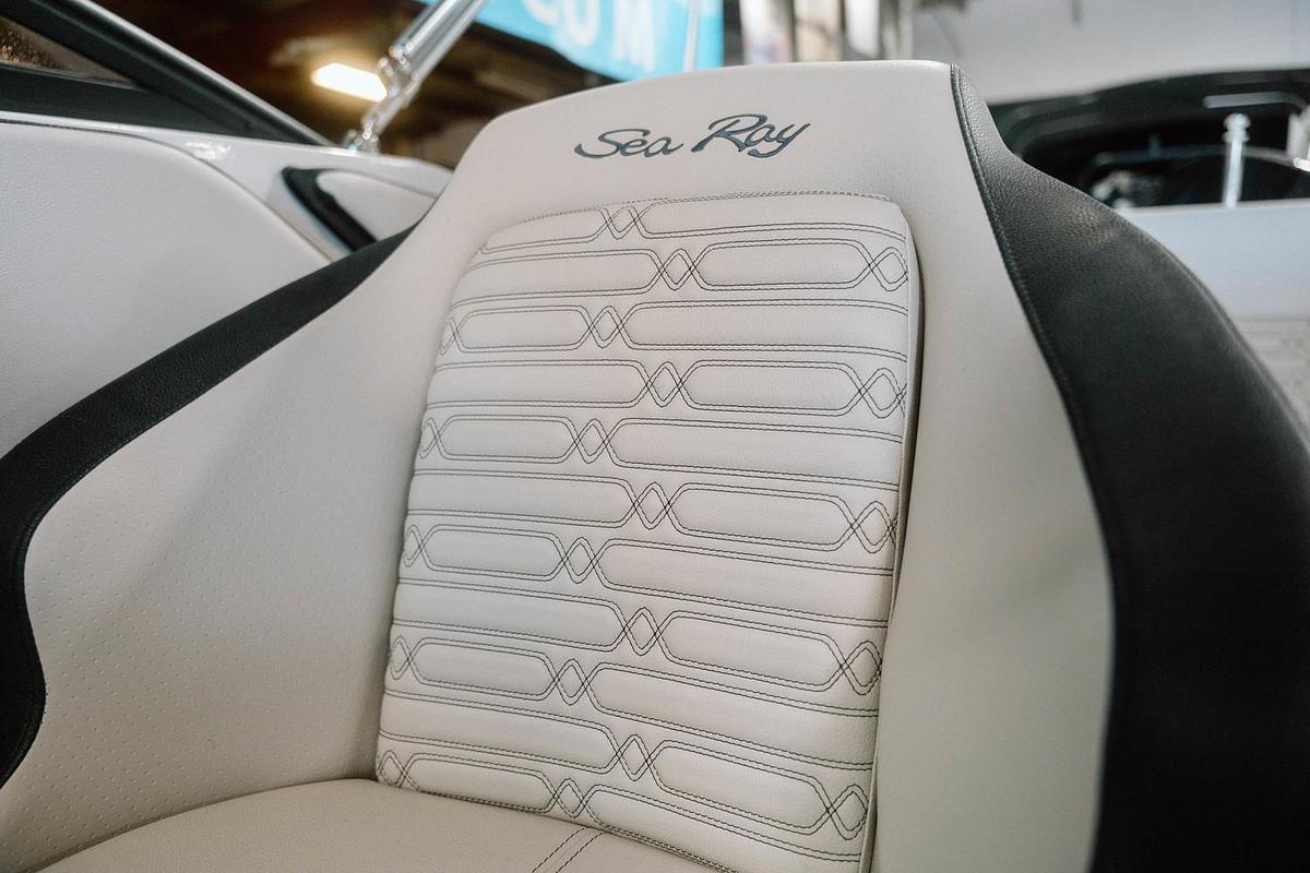 2025 Sea Ray SPX 210 OB