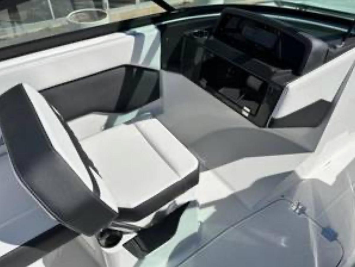 2025 Monterey M Series M-20