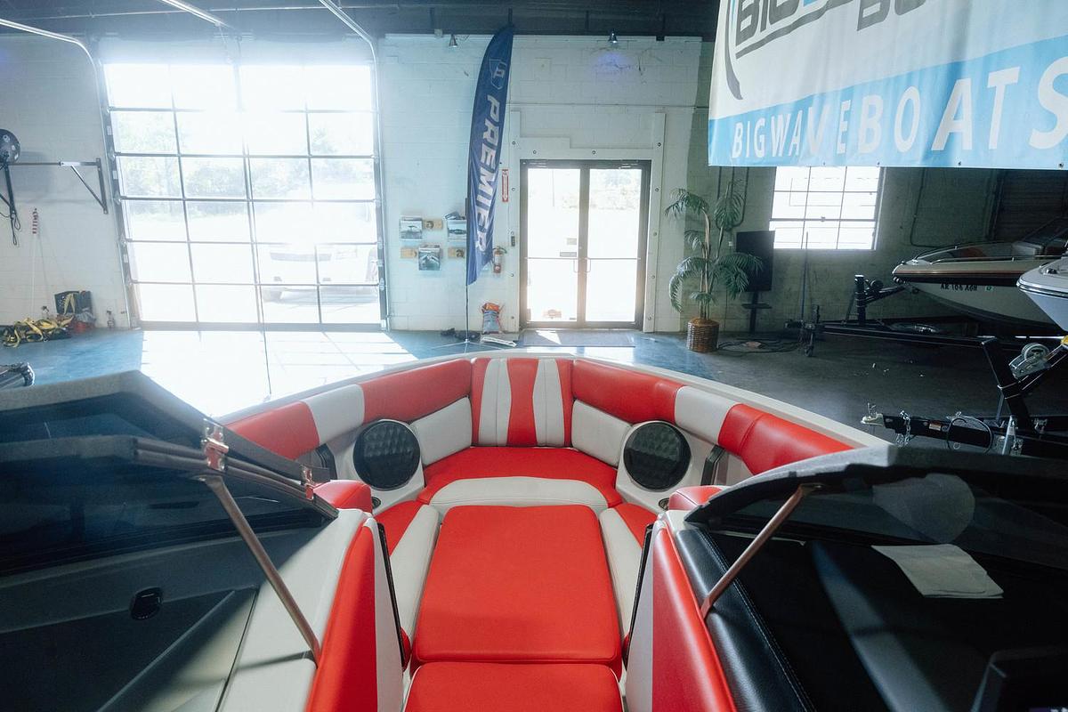 Used 2024 Malibu 22 LSV