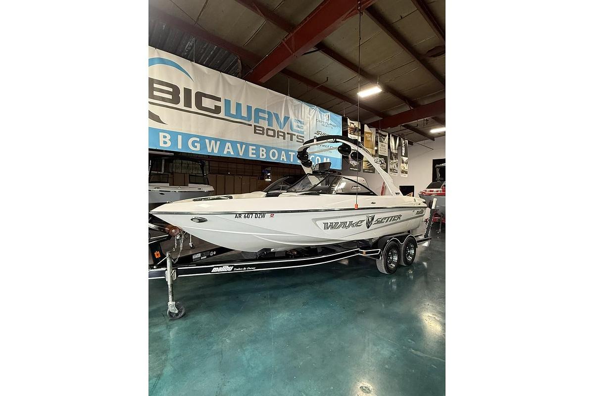 Used 2009 Malibu Wakesetter VLX