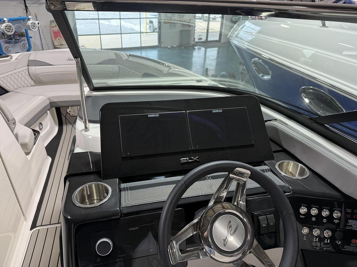 2025 Sea Ray SLX 260 Surf