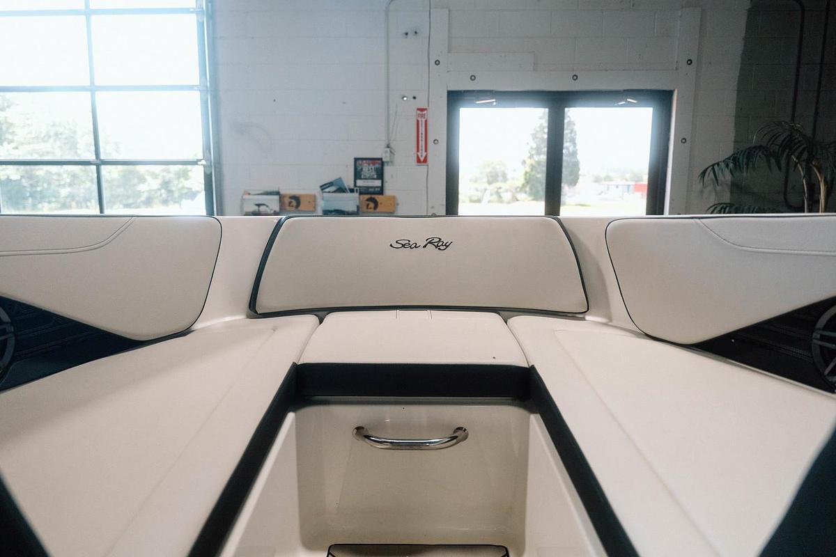 2025 Sea Ray SPX 210 OB