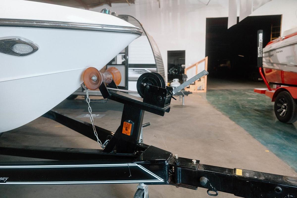 Used 2009 Malibu Wakesetter VLX