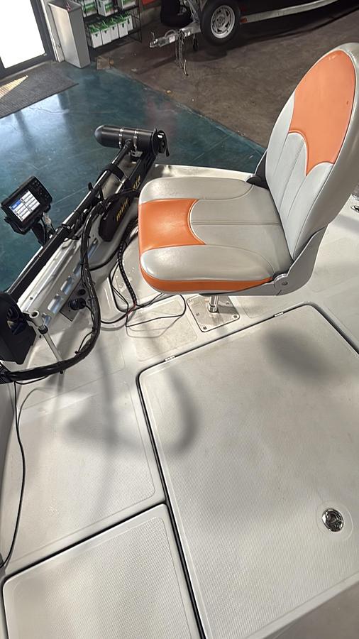 Used 2016 Epic 22 CC (Center Console) with 200hp