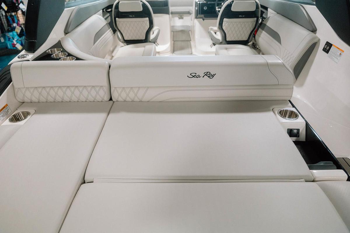 2025 Sea Ray SLX 260 Surf