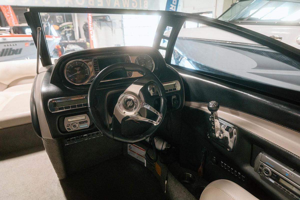 Used 2009 Malibu Wakesetter VLX