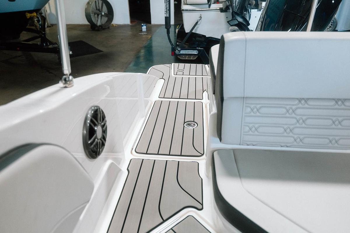 2025 Sea Ray SPX 210 OB