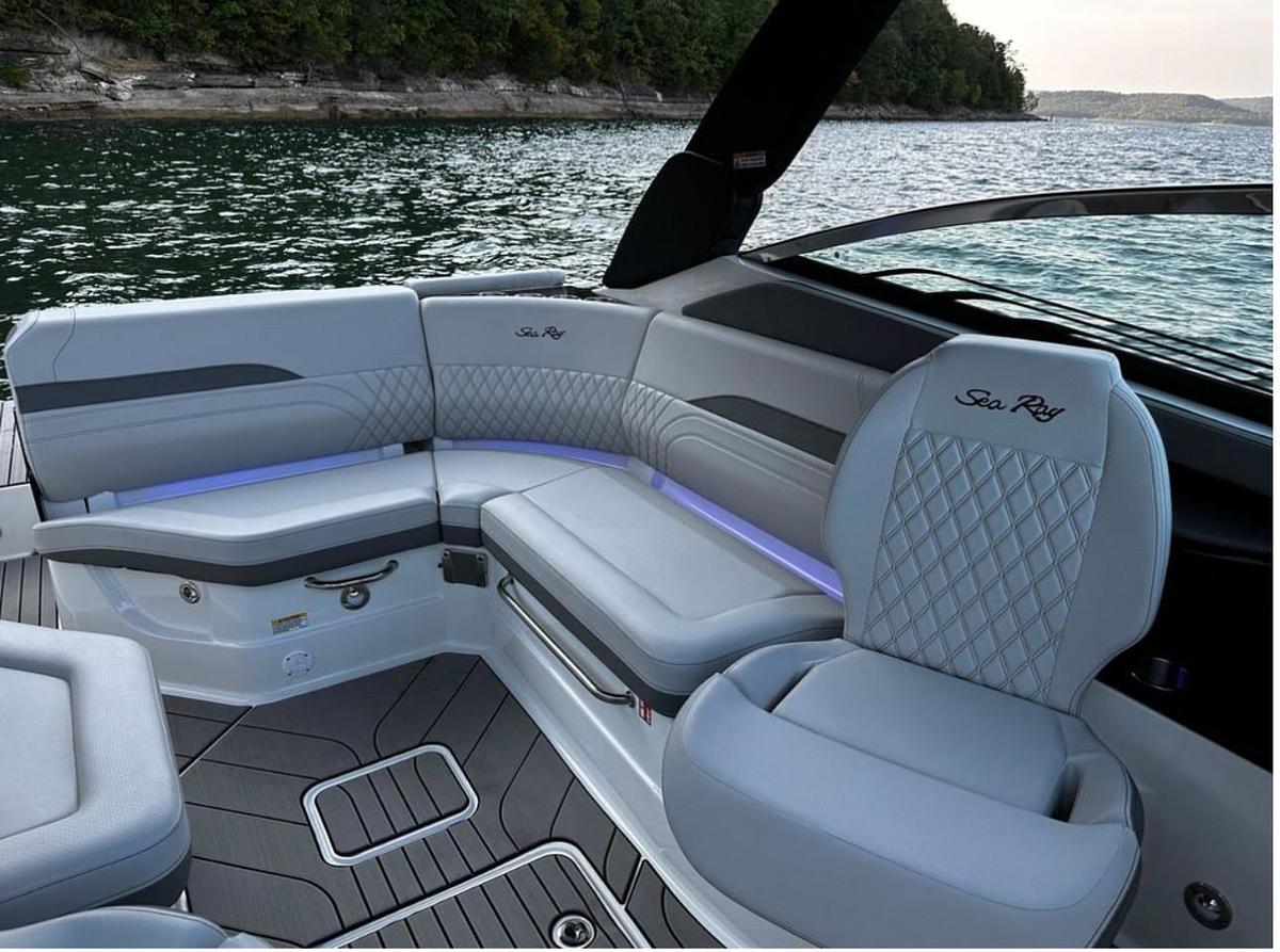 2025 Sea Ray SLX 260