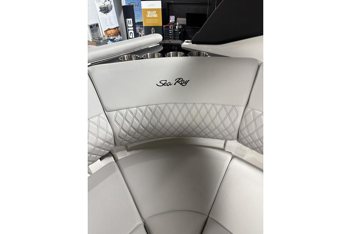 2025 Sea Ray SLX 260 Surf