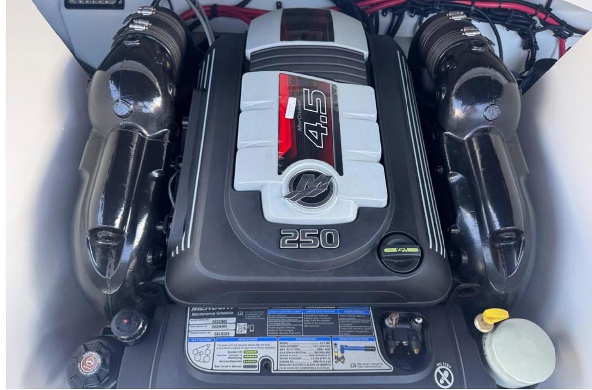 Used 2018 Crownline 225 SS