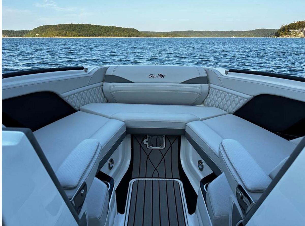 2025 Sea Ray SLX 260