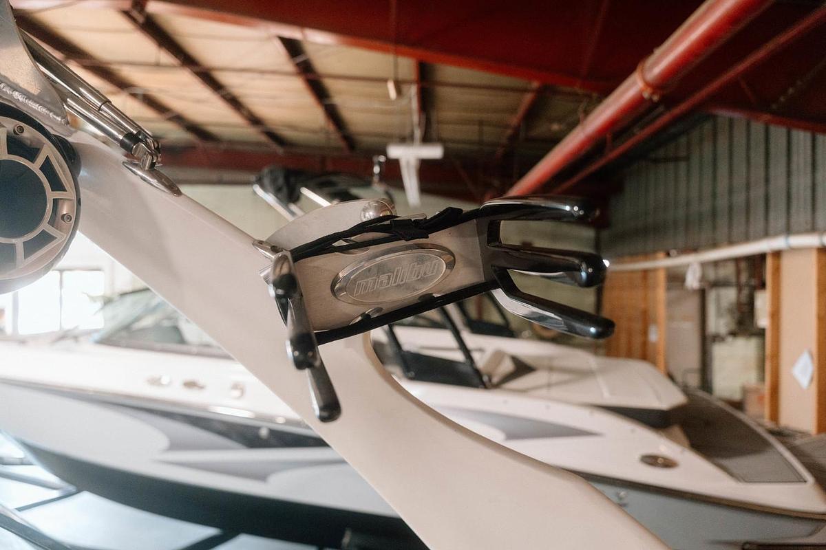 Used 2009 Malibu Wakesetter VLX