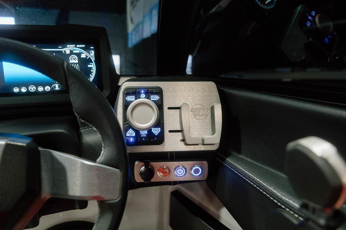 Used 2024 Malibu 22 LSV