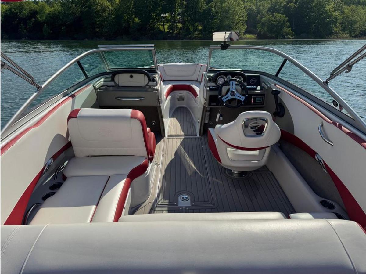 Used 2018 Crownline 225 SS