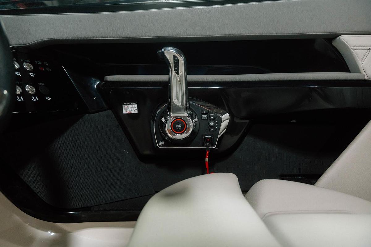 2025 Sea Ray SLX 260 Surf