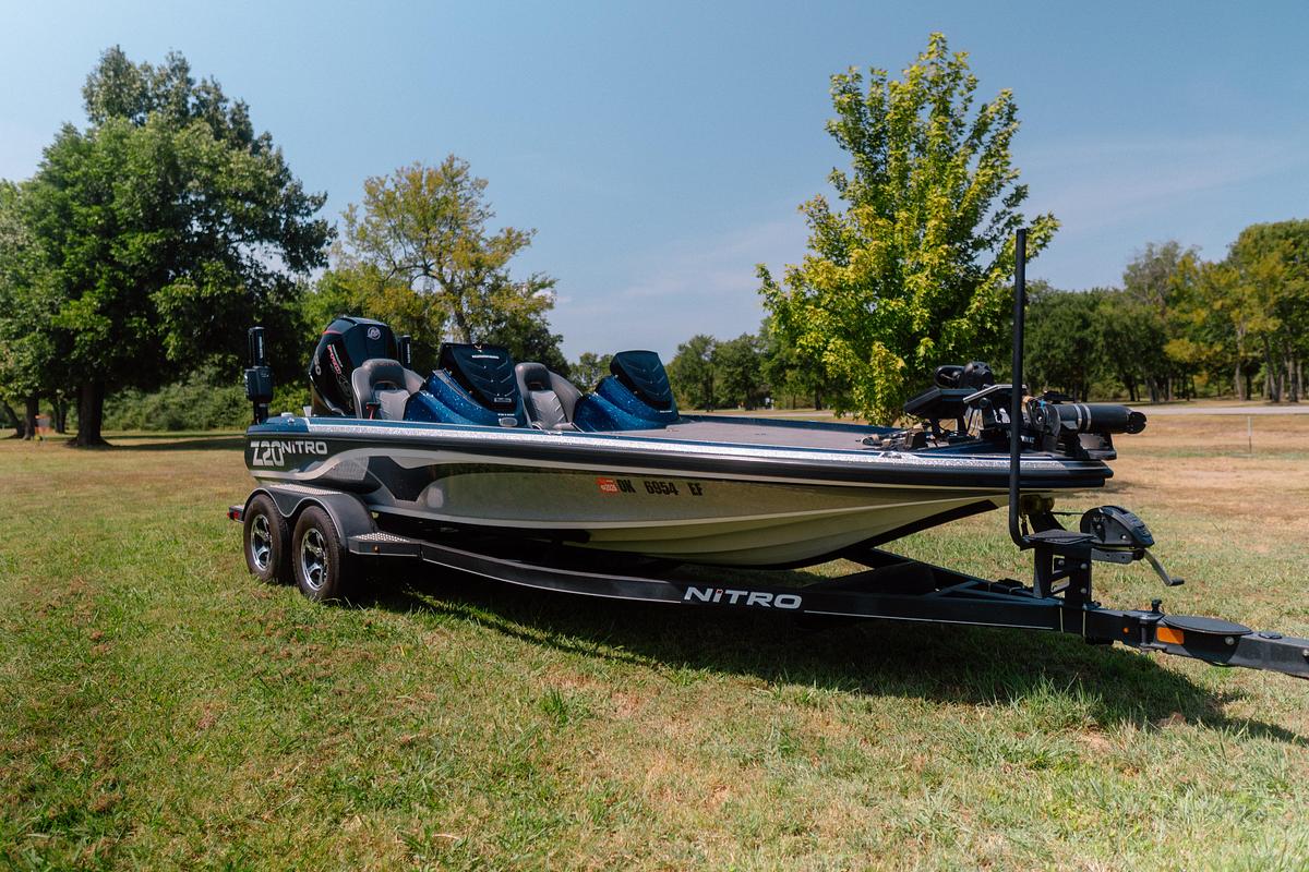 Used 2019 Nitro Z20 Dual console Pro Caster