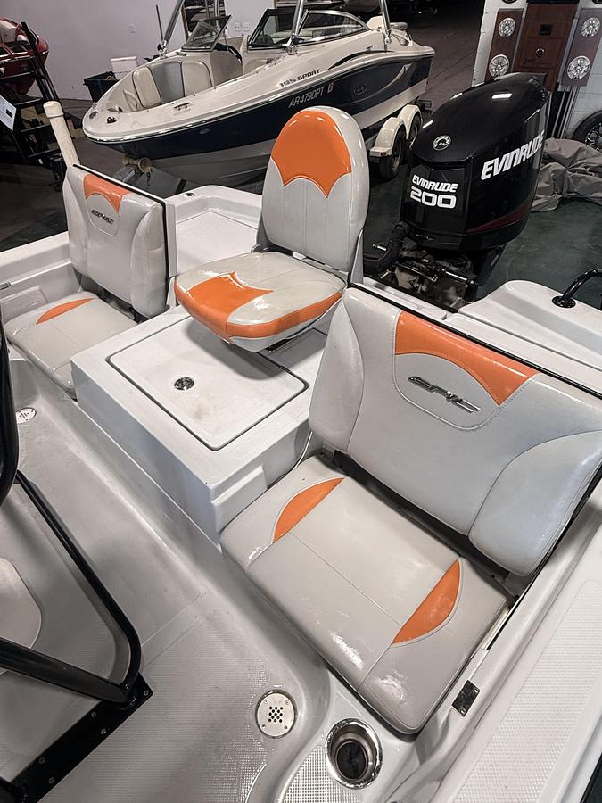 Used 2016 Epic 22 CC (Center Console) with 200hp