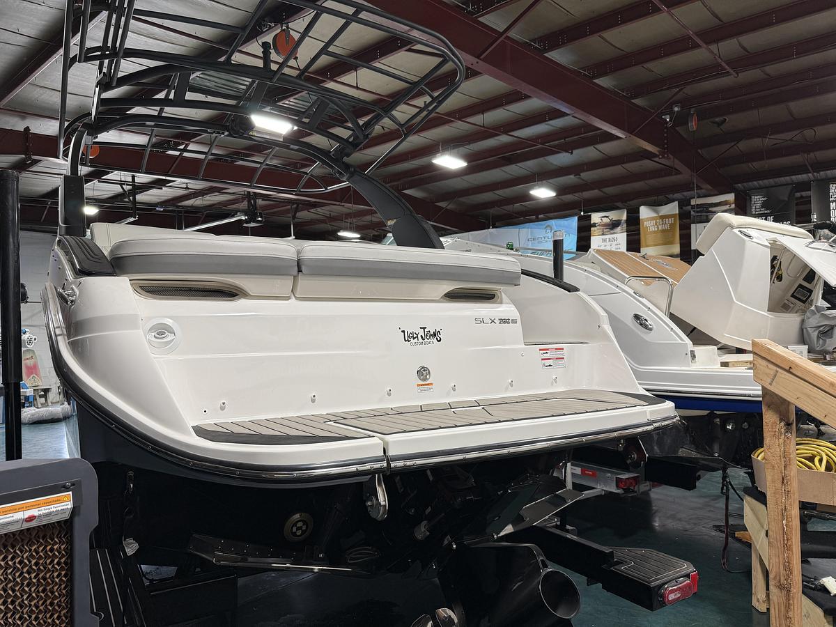 2025 Sea Ray SLX 260 Surf