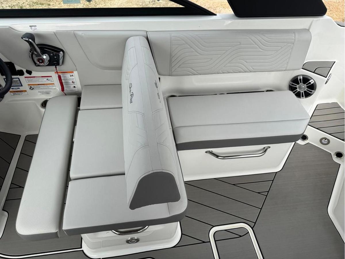 2025 Sea Ray SDX 270 Surf