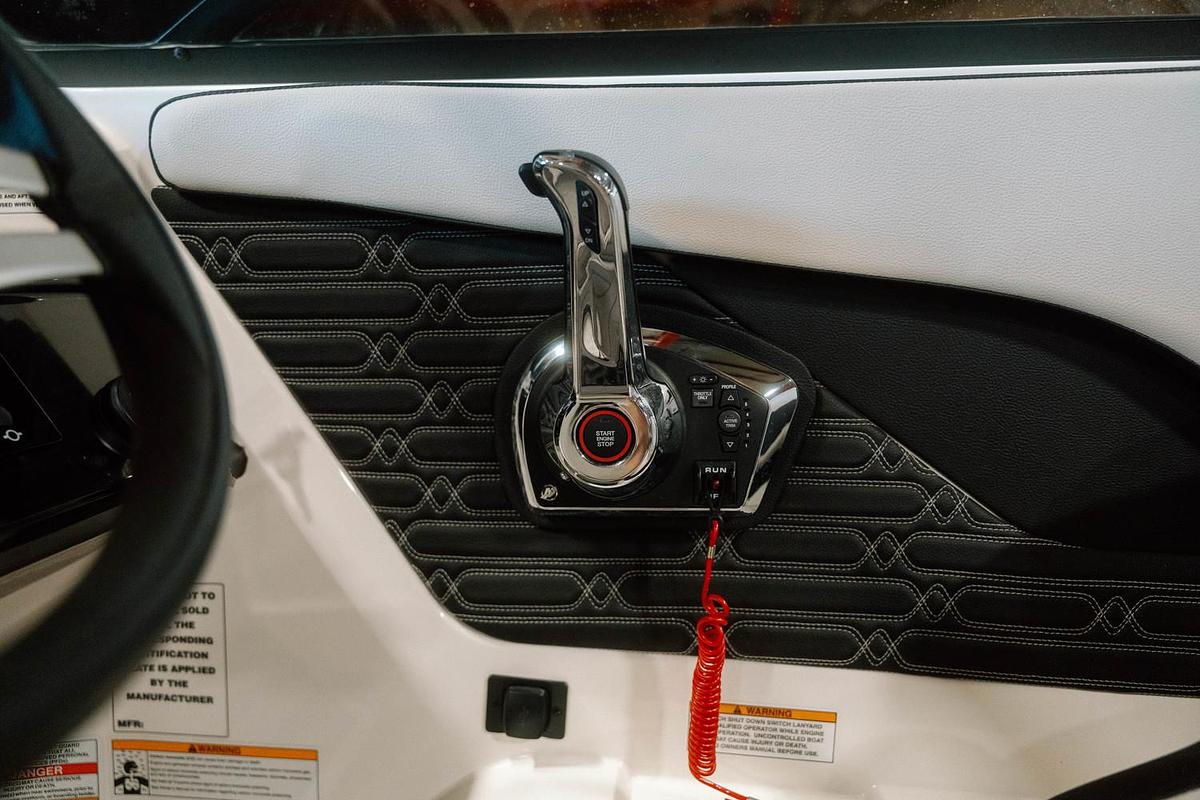 2025 Sea Ray SPX 210 OB