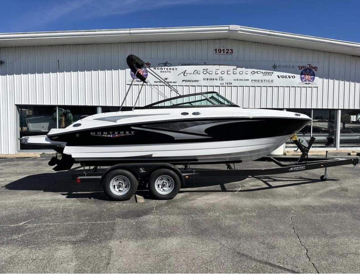 2025 Monterey M Series M-20