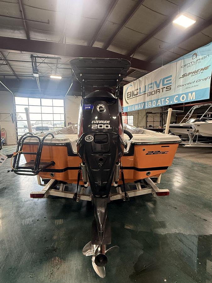 Used 2016 Epic 22 CC (Center Console) with 200hp