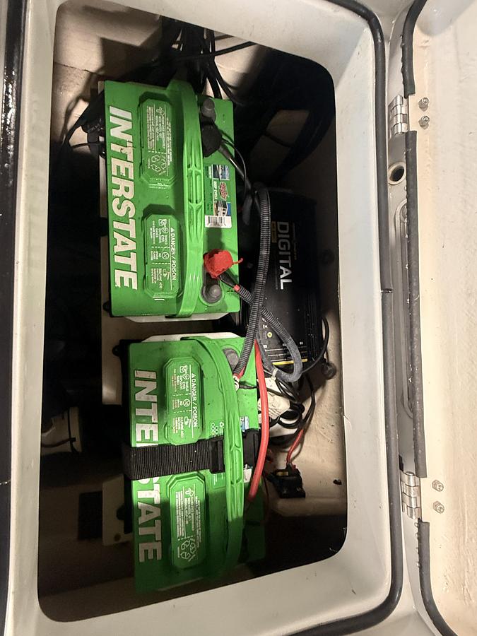 Used 2016 Epic 22 CC (Center Console) with 200hp