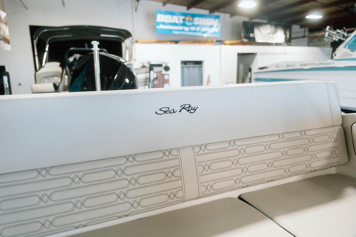 2025 Sea Ray SPX 210 OB