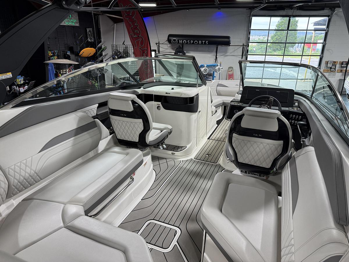 2025 Sea Ray SLX 260 Surf
