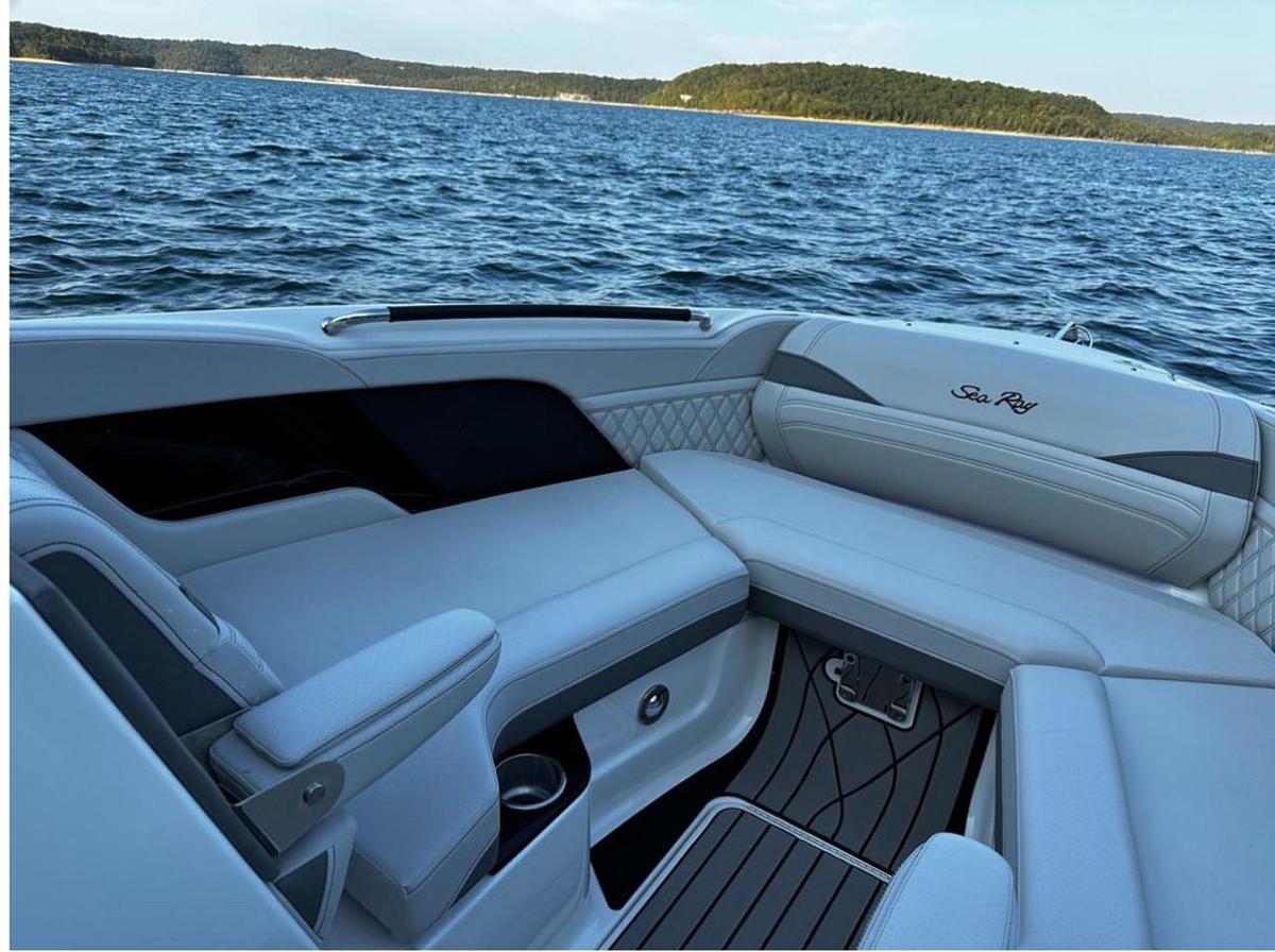 2025 Sea Ray SLX 260