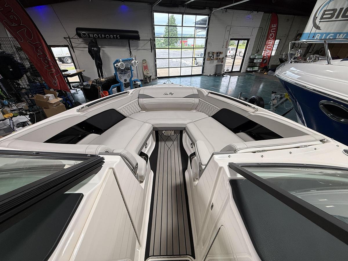 2025 Sea Ray SLX 260 Surf