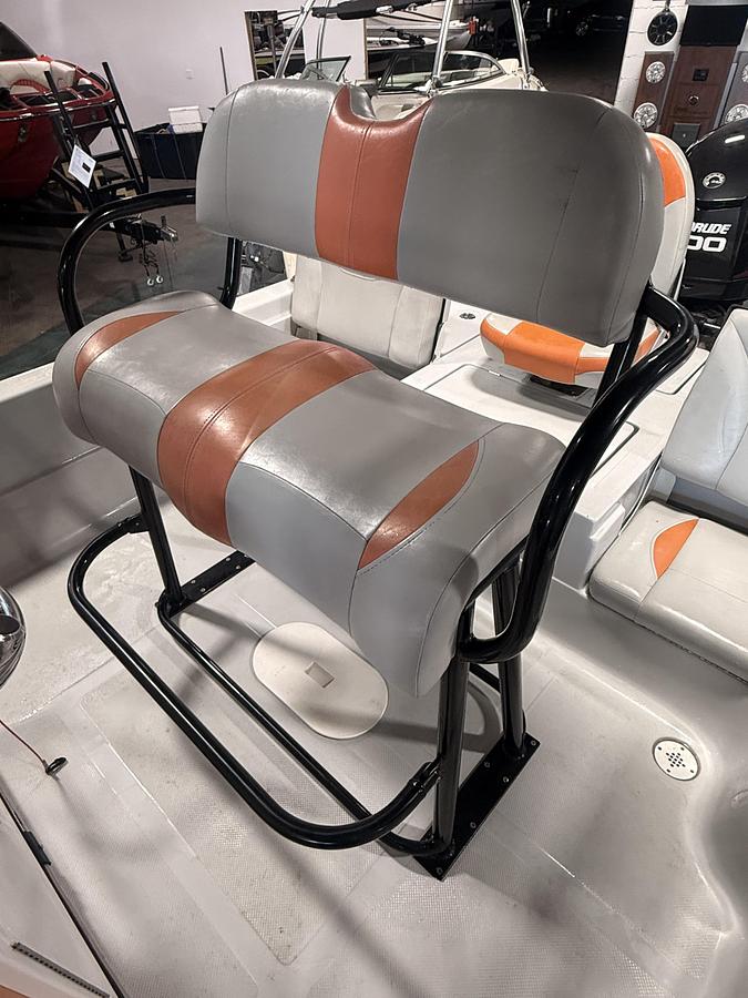 Used 2016 Epic 22 CC (Center Console) with 200hp