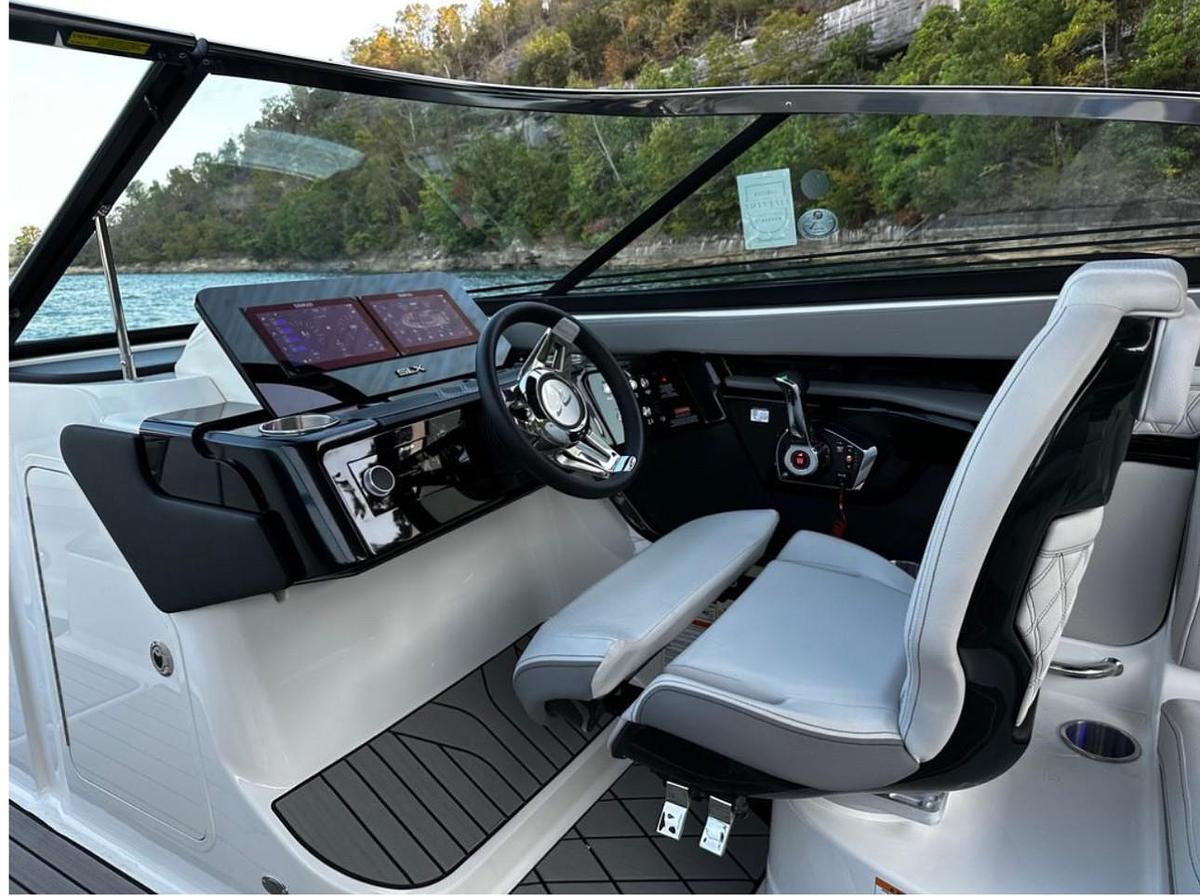 2025 Sea Ray SLX 260