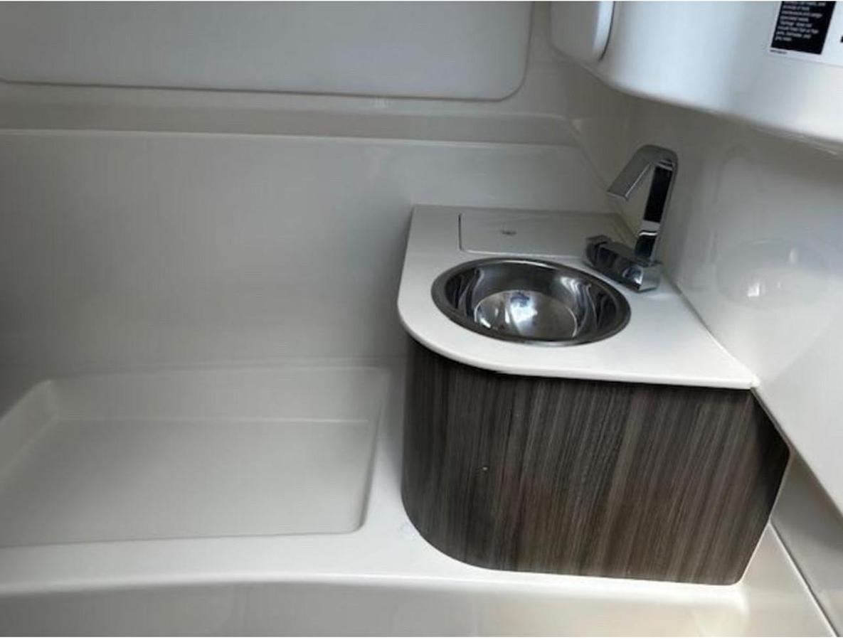 2025 Sea Ray SDX 270 Surf