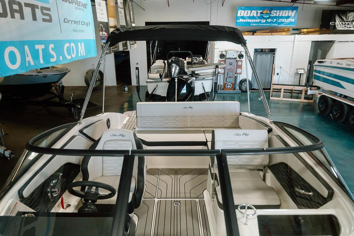 2025 Sea Ray SPX 210 OB