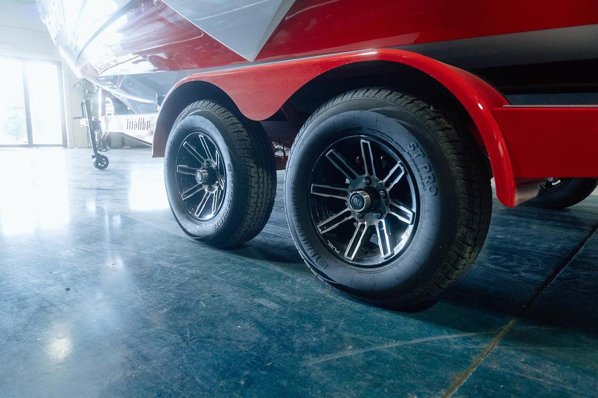 Used 2024 Malibu 22 LSV