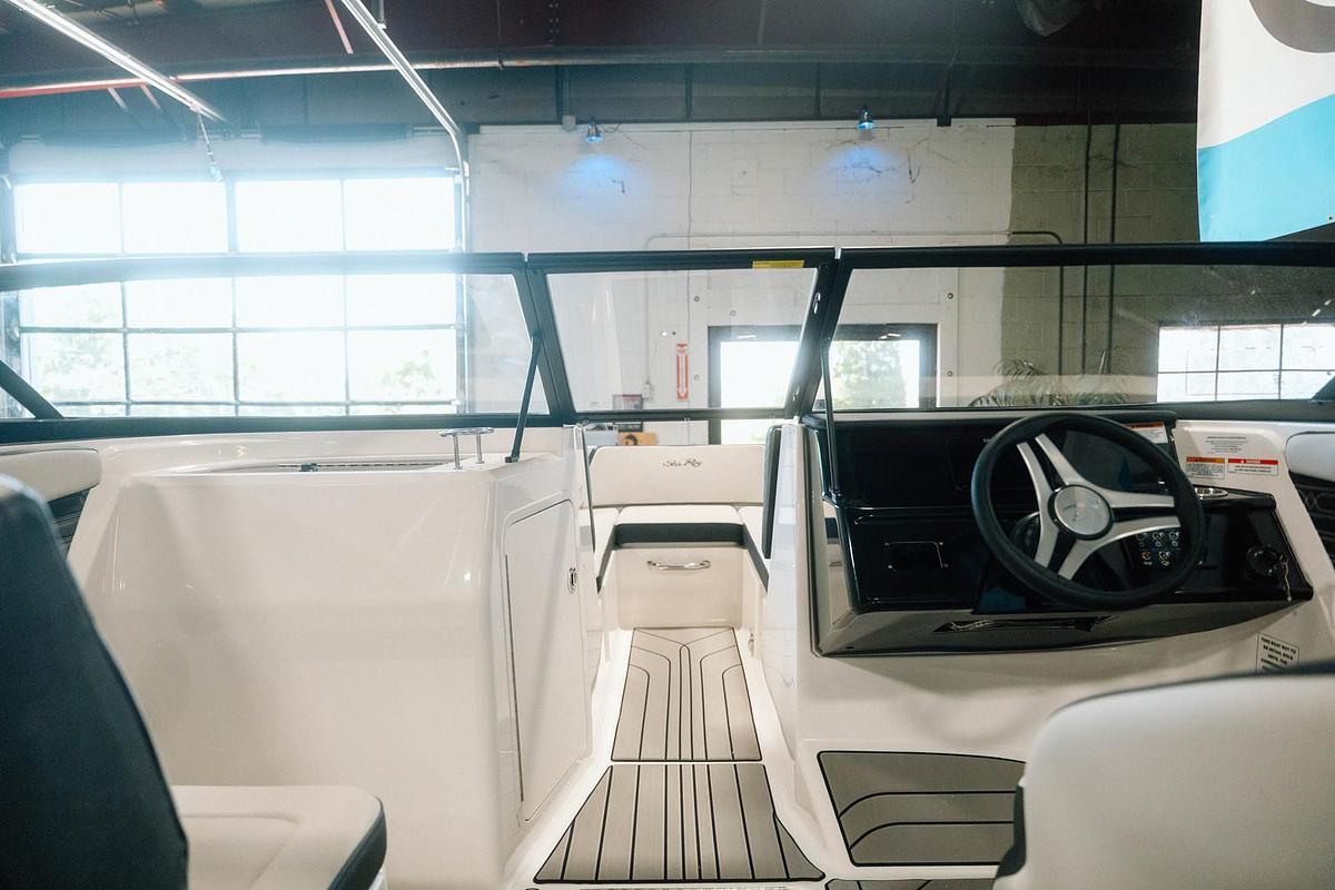 2025 Sea Ray SPX 210 OB