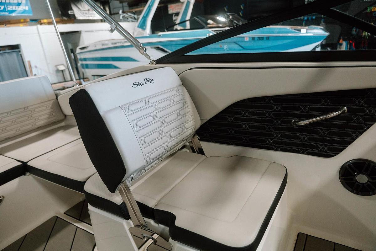 2025 Sea Ray SPX 210 OB