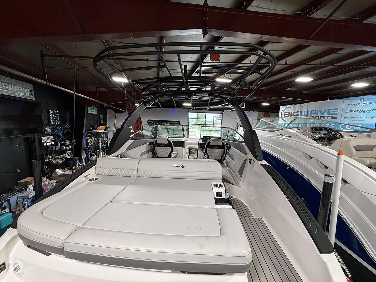 2025 Sea Ray SLX 260 Surf