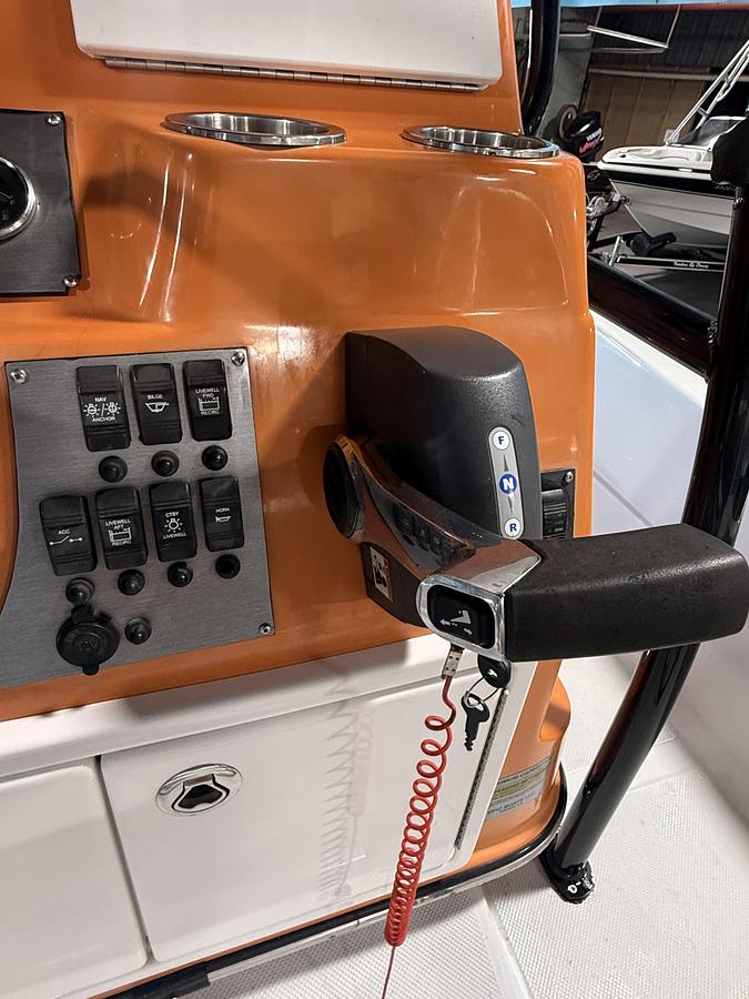 Used 2016 Epic 22 CC (Center Console) with 200hp