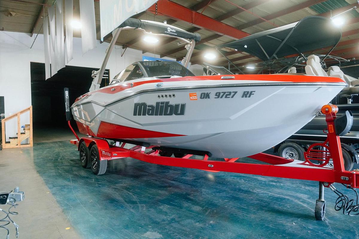 Used 2024 Malibu 22 LSV