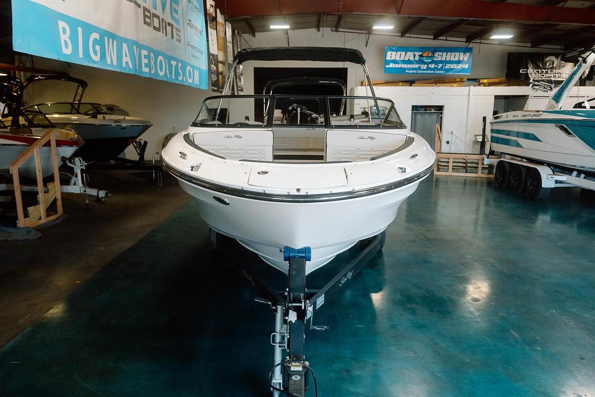 2025 Sea Ray SPX 210 OB