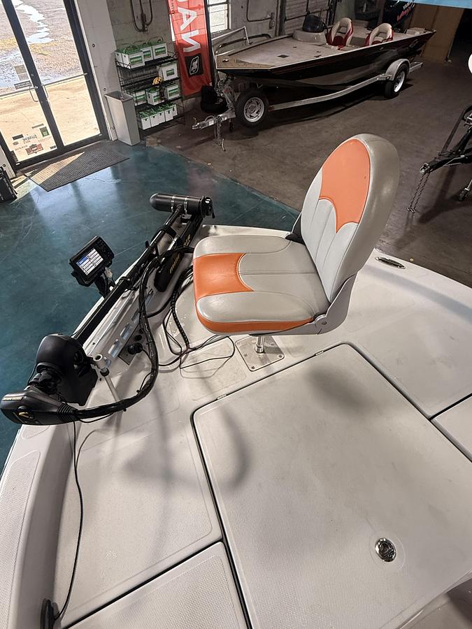 Used 2016 Epic 22 CC (Center Console) with 200hp