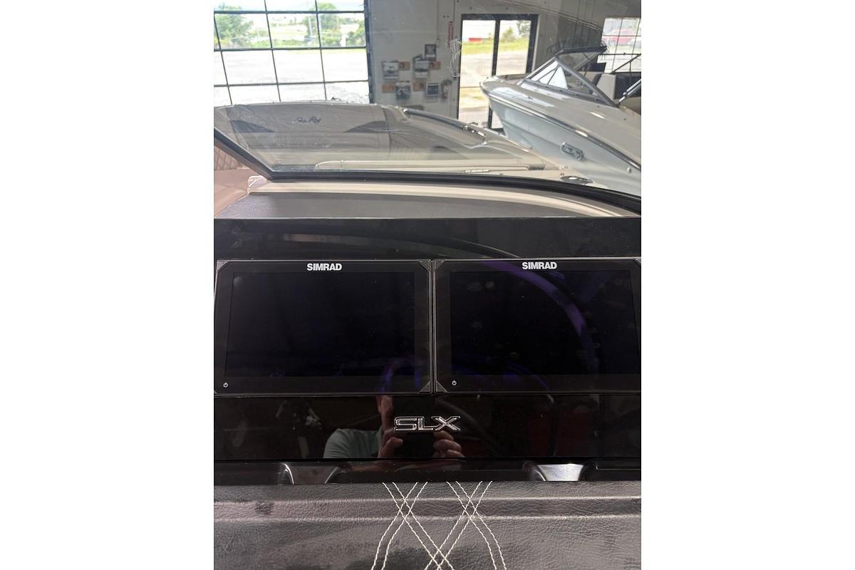 2025 Sea Ray SLX 260 Surf