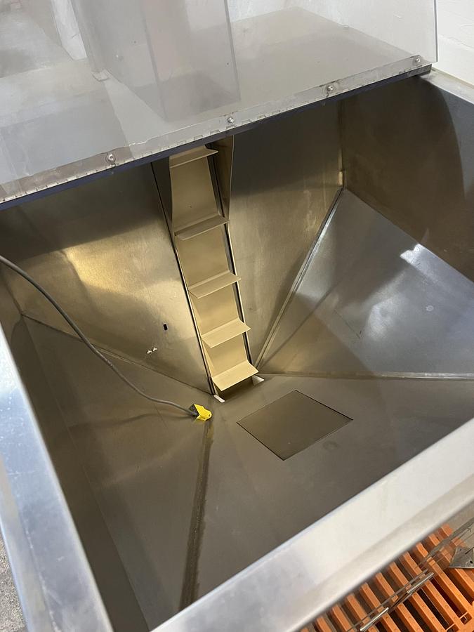 Used Palace Cap Feeder