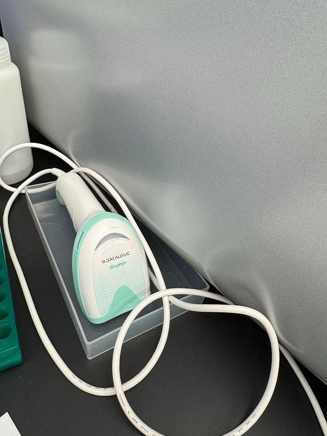 Used Qiagen QIAcube Connect RNA/DNA Extraction Instrument