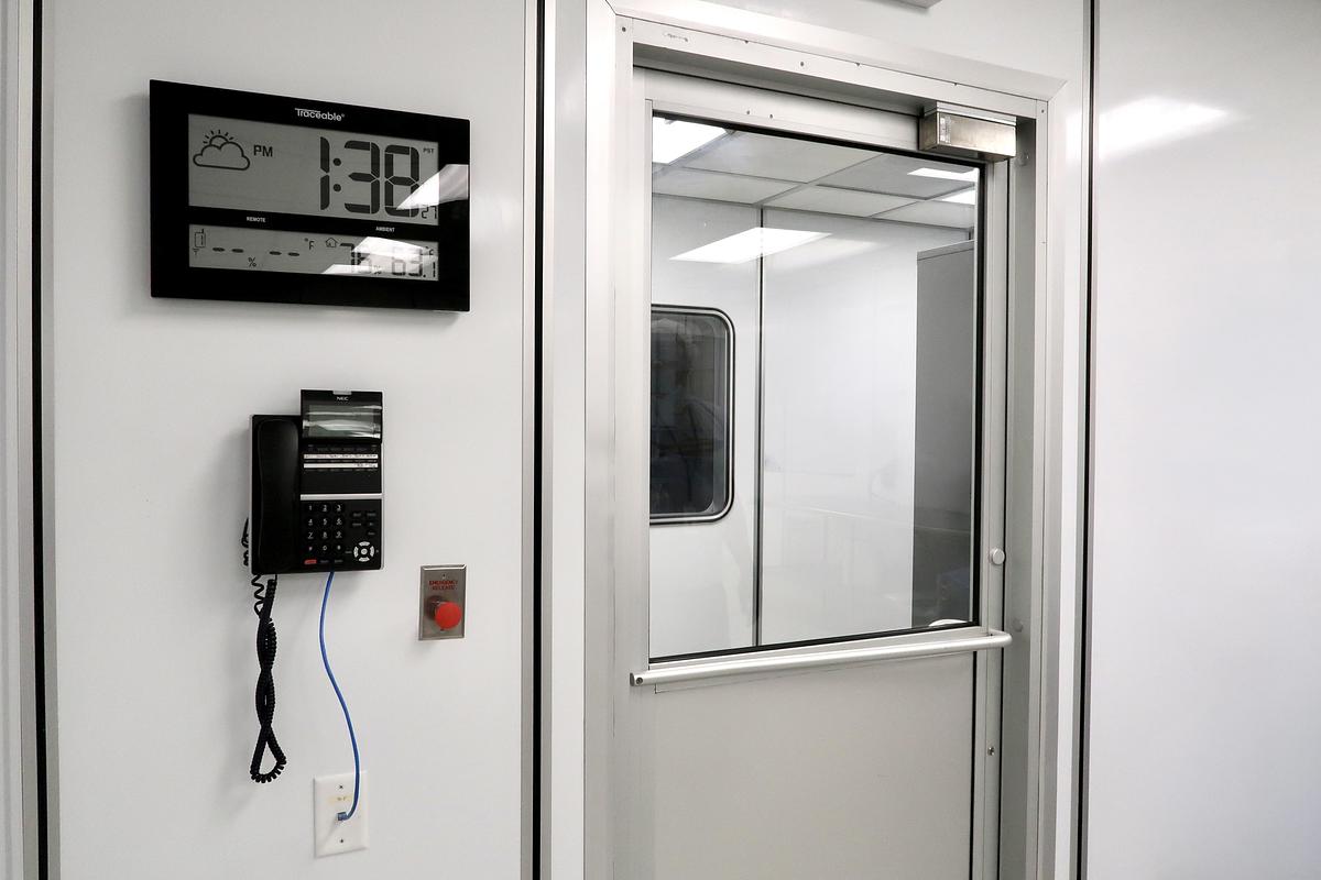 Used Clean Air Technology Cleanroom Compounding Suite