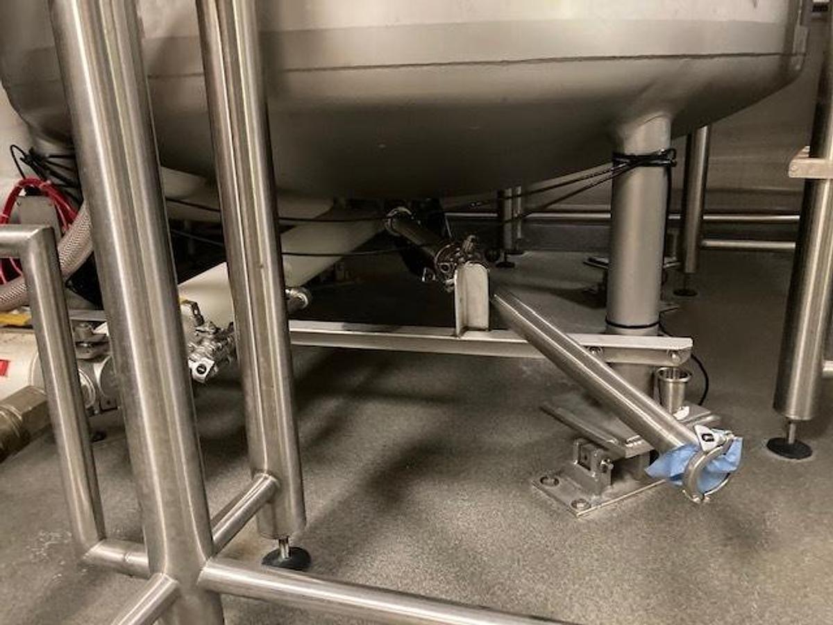 Used Mueller 4,000 Liter Mix Tank